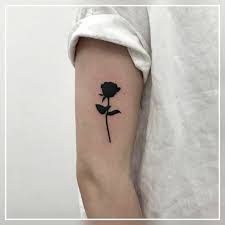 22 Small Black Rose Tattoo Ideas Tattoo Tatuagem Tatuagem Pequena Tatuagens Aleatorias