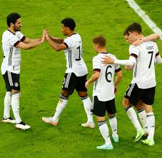 Als mittlerer der drei baltischen staaten grenzt es im süden an litauen, im südosten an weißrussland, im osten an russland, im norden an estland und im westen an die ostsee. Pkhrvgdzwjkzvm