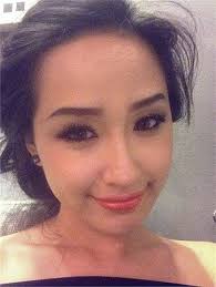 Xuân Lan bụng bầu vẫn nhí nhảnh cắt bánh sinh nhật