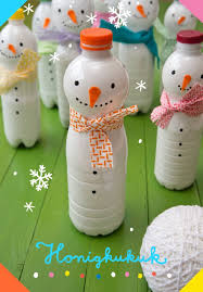 Aus Plastikflaschen Ein Schneemann Kegel Oder Wurfspiel Basteln Plastikflaschen Basteln Weihnachtsbaumschmuck Basteln Kinder Schneemann Basteln Mit Kindern