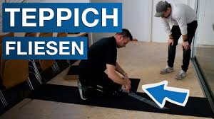 Trage den kleber zuerst auf die teppichzuschnitte auf: Einfach Teppich Selbst Verlegen Teppich Fliesen Youtube
