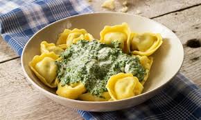 Tortellini Mit Spinat Kasesosse Rezept Tortellini Kasesosse Rezept Rezepte