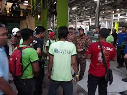 Kereta kabel langkawi terletak di gunung mat chinchang, barat laut pulau langkawi, kedah, malaysia. Bernama On Twitter Gambar Lebih 800 Pelancong Petugas Terperangkap Selepas Sistem Kereta Kabel Langkawi Skycab Rosak Bombajbpm
