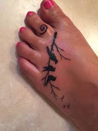 3 Birds On A Branch Tattoo 067ff6cf0986897b83b7ac1c0bf534a9 Jpg 640 853 Pixels Foot Tattoos Bird Tattoos For Women Toe Tattoos
