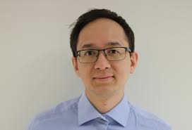 🤔Hvorfor blir mange i andre land nærsynte, mens langt færre blir det i  Norge? Vi er stolte av kollegaer som løfter faget vårt! Norge er heldig som  har flere optikere med doktorgrad.