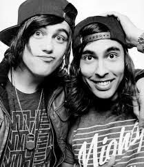 Rockeros Metaleros Emos Goticos Punk's