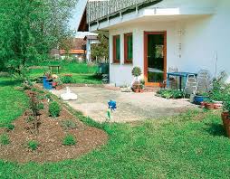 Kahle Terrasse Mit Pflasterbelag Garten Garten Ideen Gartengestaltung