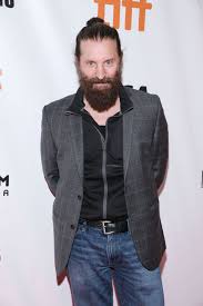 Le frère du comédien david savard a perdu la vie alors qu'il se rendait rejoindre sa conjointe sur le point d'accoucher de leur premier enfant. David La Haye Et Yan England Se Joignent Aux Pays D En Haut Jdm