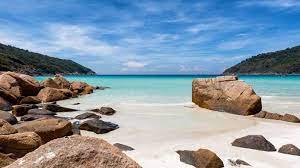 Der älteste badeort malaysias wartet mit vielen kleinen und einigen langgezogenen sandstränden auf, welche zum teil menschenleer sind. Die 14 Schonsten Strande In Malaysia Costa Kreuzfahrten