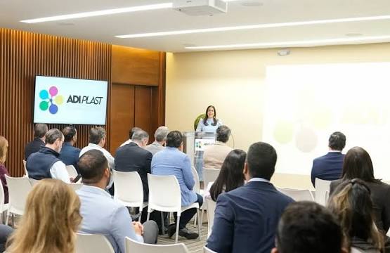 SinCortapisa MICM destaca el aporte de la industria del plástico al desarrollo  económico y productivo de la República Dominicana . . #MICM #GiannaFranjul  #ADIPLAST #IndustriaRD #SectorPlastico #DesarrolloIndustrial #Innovacion  #Competitividad ...