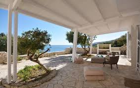 Villa Con Accesso Diretto Al Mare In Affitto In Puglia Castro Salentodolcevita Nel 2020 Case Al Mare Da Sogno Idee Per Patio Villa