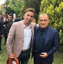 A spor yorumcusu evren turhan, emre bol ile galatasaraylı futbolcu arda turan ile ilgili yaşadığı tartışmanın ardından bir daha seninle aynı programa çıkmam diyerek turhan, emre bol'un arda turan'ı ben senin gibi millet beni sevsin diye övmem. Haberaslan Emre Bol Fatih Terim Bir Galatasaray I Bir Facebook