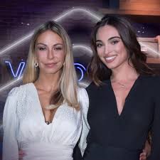 Sabrina ghio, ex volto di 'amici' e 'uomini e donne', ha raccontato un episodio che le sarebbe successo in sardegna, in un ristorante di poltu quatu che non avrebbe accolto lei, il compagno carlo negri e la figlia penelope per la presenza della bambina. Da Amici A Uomini E Donne Sabrina Ghio Rivela Ho Dato Due Di Picche A Muccino E Vieri Giornale Di Sicilia
