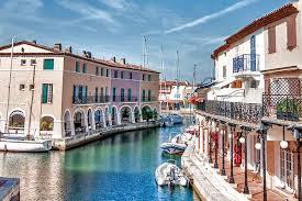 Er wonen ongeveer 6000 mensen en wordt bezocht door 5 miljoen mensen per jaar. Nizza Nach Saint Tropez Und Port Grimaud Ganztagige Gefuhrte Tour 2021 Tiefpreisgarantie