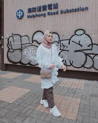 Bagi yang sedang mencari busana dengan tampilan yang unik, inspirasi outfit ala army look dari para selebgram ini bisa menjadi pilihan anda. 25 Ide Outfit Baju Atasan Berhijab Ala Selebgram 2018 Hijab Model Pakaian Hijab Model Pakaian