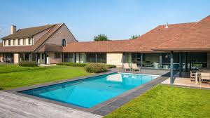 The municipality lies in the valley of the leie river, between kortrijk and ghent. Zwembad Te Waregem Zwembaden Parydel Zwembaden