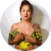 Mi compañera hermosa, te adoro siempre, gracias por tanto y espero sigamos compartiendo muchos años más. Cambio De Piel Encadena Sticker By Denise Rosenthal For Ios Android Giphy