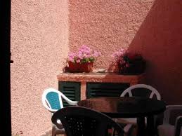 Luminoso bilocale al piano primo composto da ampio soggiorno con angolo cottura, 1 camera matrimoniale, 1 bagno con doccia, una terr Case In Affitto A Santa Teresa Gallura Sassari Idealista