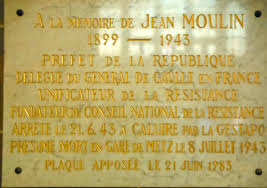 Il retrouve aussi une résistance tragiquement transformée. Jean Moulin Wikipedia