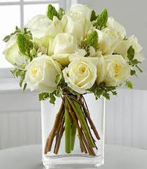 Rose Bianche In Vaso Rose Inviare Consegnare Regalare Rose In Italy Fiori Di Compleanno Bouquet Di Rose Bouquet