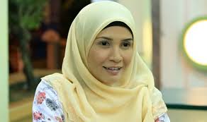 Izreen azminda was born in 1980s. Izreen Azminda Disingkirkan Program Hiburan Popular Atas Permintaan Seorang Artis Iluminasi