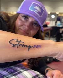 Holly Peavy's Instagram, Twitter & Facebook