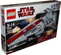 Der sternenzerstörer ist, wie bereits erwähnt, kein set zum spielen, sondern ein reines ausstellungsmodell. Lego Star Wars 8039 Venator Class Republic Attack Cruiser