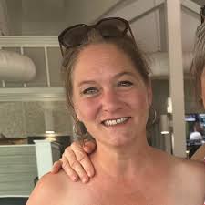 Is Oakhurst Elementary better than Bauder Elementary for switching schools?