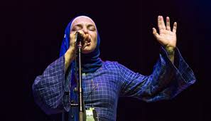 The site contains pictures, lyrics, news, a discography, mp3, and much more. Sinead O Connor Rules As Queen In San Francisco Concert Review