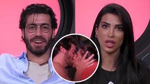 Grande Fratello, le confessioni di Rasha e Omer dopo il loro primo bacio: "Cos'abbiamo provato" Leggi l'articolo completo al link in bio o nelle stories #grandefratello