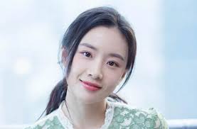 Mỹ nữ bay màu sự nghiệp vì một quả táo, bị đuổi cổ khỏi đoàn làm phim vì  thói chảnh chọe