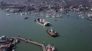 De wikipedia, la enciclopedia libre. Floating Bridge Towage From Pembroke To East Cowes Youtube
