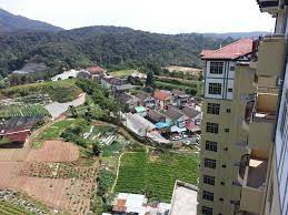Last time you can just walk to pasar malam, but now pasar malam temporary moved to golden hills about 2.2km from brinchang. Cameron Pasar Malam Apartment Crown Imperial Court Cameron Highlands Updated 2021 Prices