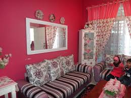 Tak perlu lama, ia sudah keluar dengan memakai baju itu. Cara Dapatkan Rumah Kereta Dan Simpanan Dalam 3 Tahun Dengan Gaji Rm2000