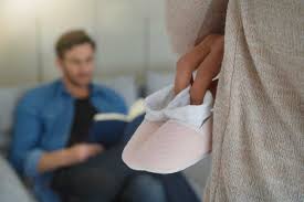 Following is our collection of funny wife jokes.there are some wife girlfriend jokes no one knows (to tell your friends) and to make you laugh out loud.take your time to read those puns and riddles where you ask a question with answers, or where the setup is the punchline. 50 Awesome Ways To Tell Husband You Re Pregnant