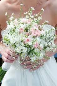 The composition of the bouquet includes flowers of various shapes and sizes, made in ivory and blue colors. Pin By Lydia Beil On Bouquet Mariage Wildflower Wedding Bouquet Daisy Bouquet Wedding Flower Bouquet Wedding