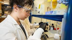 $200,000 DONATION FROM LADA MEET NEW FACULTY NEW $3.9 MILLION NIH GRANT TO  FUND TUCKER LAB SUMMER FELLOWS GRADUATION