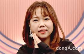 걸그룹 에이프릴(april, 윤채경 김채원 이나은 앙예나 레이첼 이진솔) 이나은이 학교 폭력 논란에 휘말렸다. Klszndimkayalm