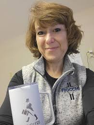 Coffee shop has a new travel mug. It has a handle. Little things in life  that makes me smile. Enjoy ya'll weekend ☕☕