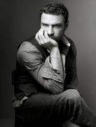 Liev Schreiber Is So Handsome I Almost Can T Stand It Key Word Almost Liev Schreiber Annie Leibovitz Photography Annie Leibovitz