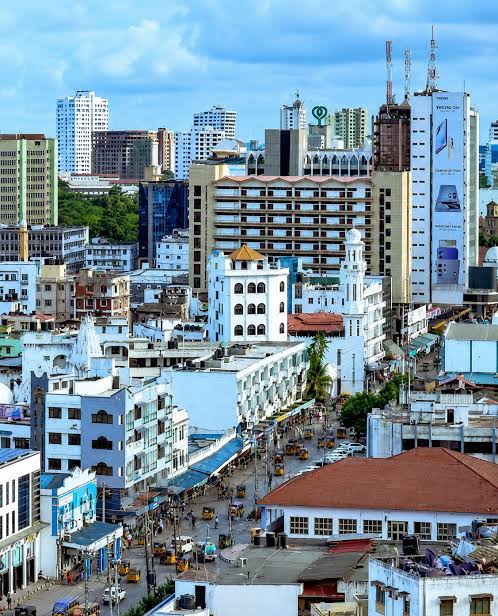 This is Mombasa city and the people there are lazy .🇰🇪 Sometimes the city feels like it's in no hurry to start the day. At 8:00 a.m many shops are still closed,