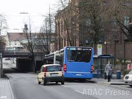 Wenn sie in zweiter reihe parken. Bei Warnblinklicht Gilt Schrittgeschwindigkeit