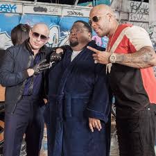 Celebrities pitbull the singer males singer pitbulls hotties fashion celebrities exposed well dressed men. Pin Von Marsha Farm Auf Pitbull Armando Christian Perez Wolle Kaufen