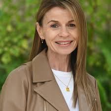 Linda Grosser's Instagram, Twitter & Facebook