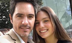Últimas noticias de mauricio ochmann. Mauricio Ochmann Su Hija Lorenza Cumple 16 Anos