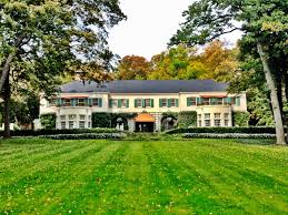 House In The Woods A Classic Lake Geneva Home House In The Woods House Styles House