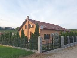 Din ce an este construcția? Casa Si Cladire De Vanzare Str Adevarului Oradea Cv0325