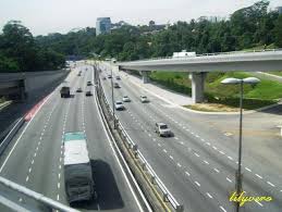 Sikap pengguna yang cuai merupakan faktor utama kadar kemalangan jalan raya di negara ini berada di tahap yang membimbangkan. Jalan Raya Di Kl Yang Muluusss Lily Tells Stories