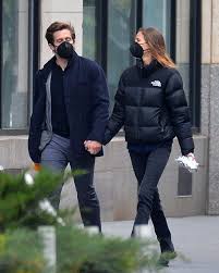 Jun 19, 2021 · red (taylor's version) is all set to release on november 19, and amid this, fans can't stop talking about jake gyllenhaal's taylor swift scarf as twitter gets flooded with memes! Jeanne Cadieu And Jake Gyllenhaal Out In New York 05 06 2021 Hawtcelebs