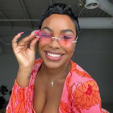 The ladies of Detroit know how to rock the Carties, too! Wires, Woods,  Buffs, Small C, Big C, Iced out. #BlackDetroiters #BlackDetroit #Detroit  #Cartier #Buffs